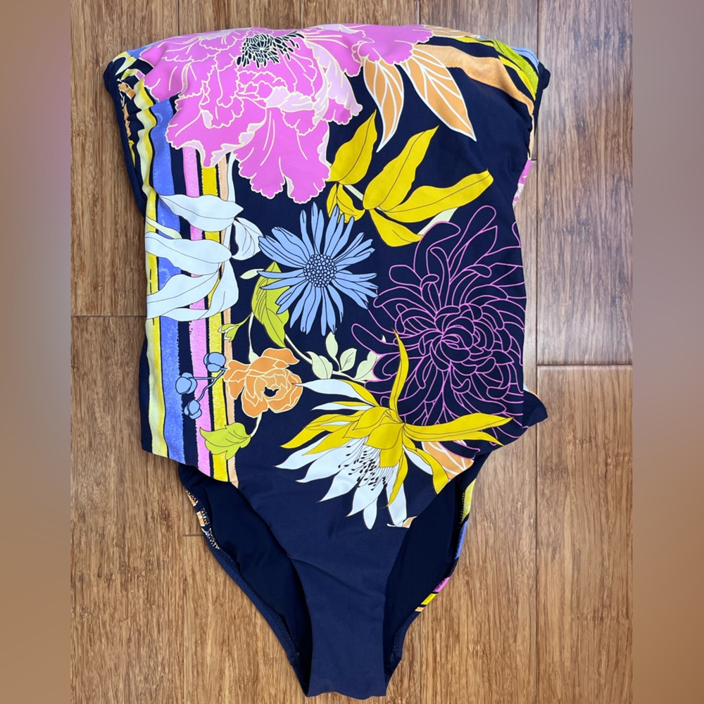 Trina Turk One Piece Bathing Suit Navy floral 
Strapless size 6. 1219